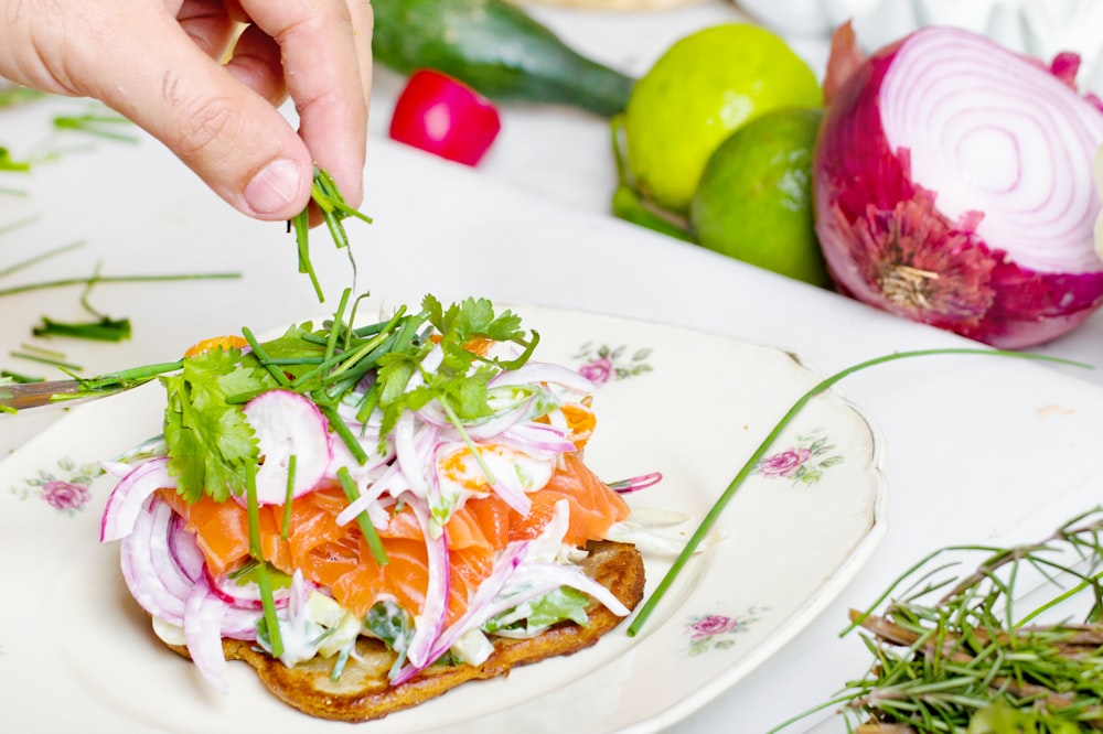 vegetable salad on plate