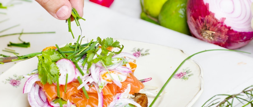 vegetable salad on plate