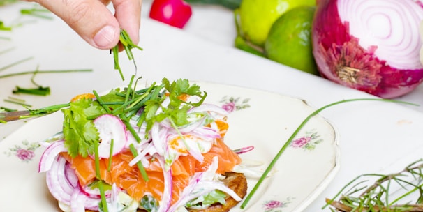 vegetable salad on plate