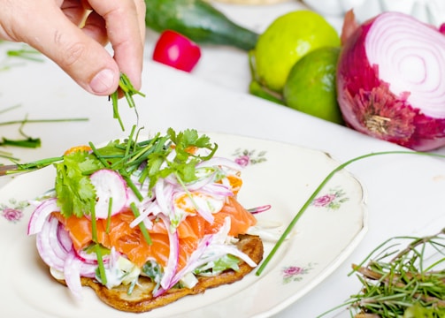 vegetable salad on plate