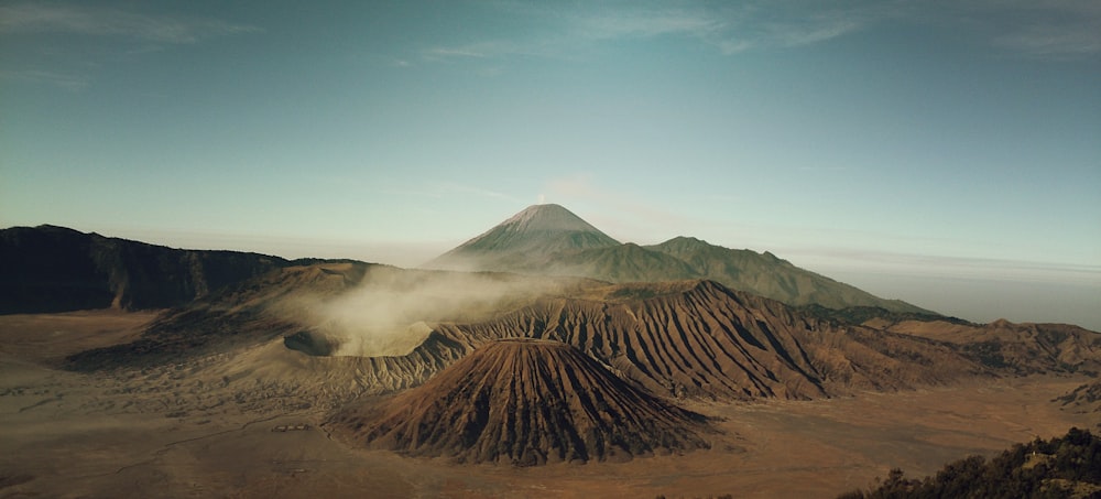 Blick aus der Vogelperspektive auf den Vulkan