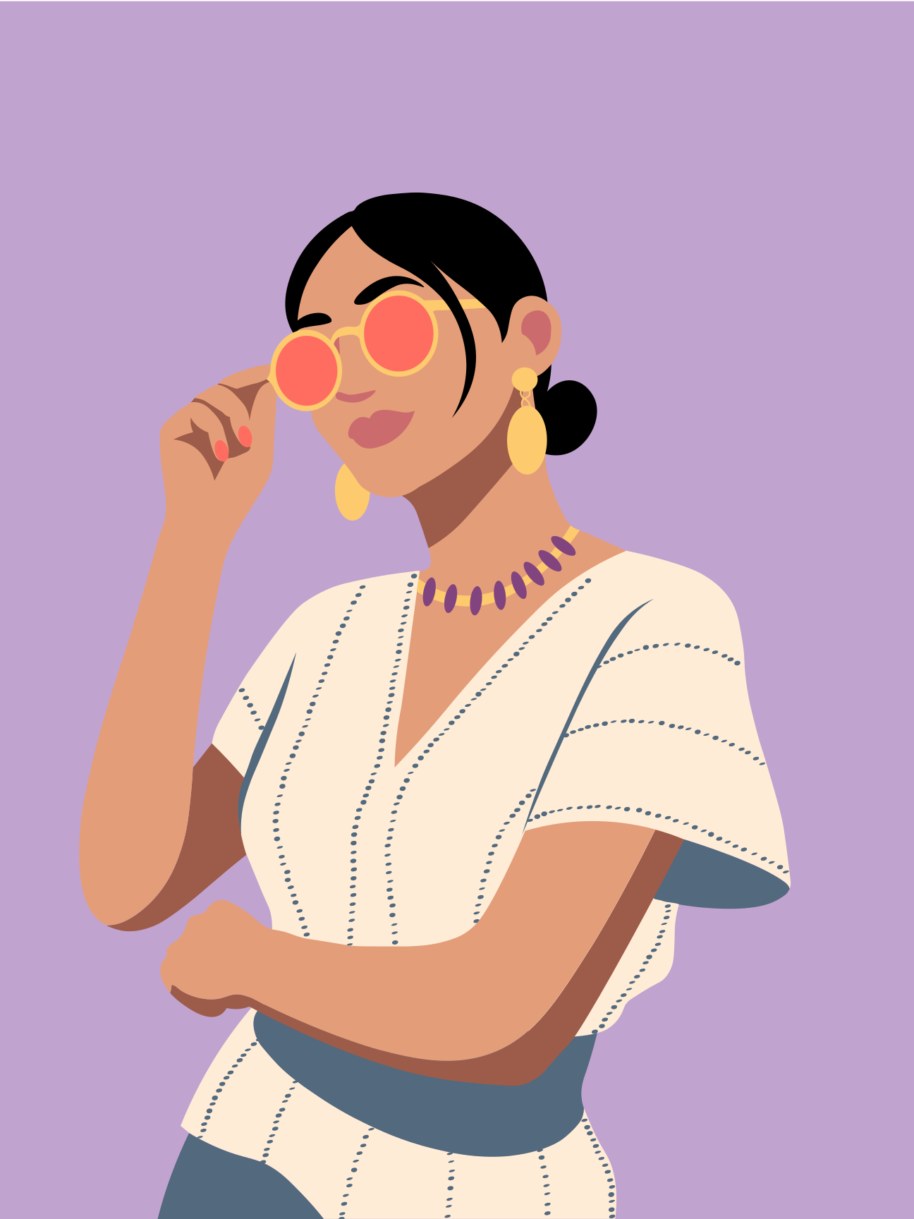 Mujer con gafas de sol y joyas sobre fondo morado