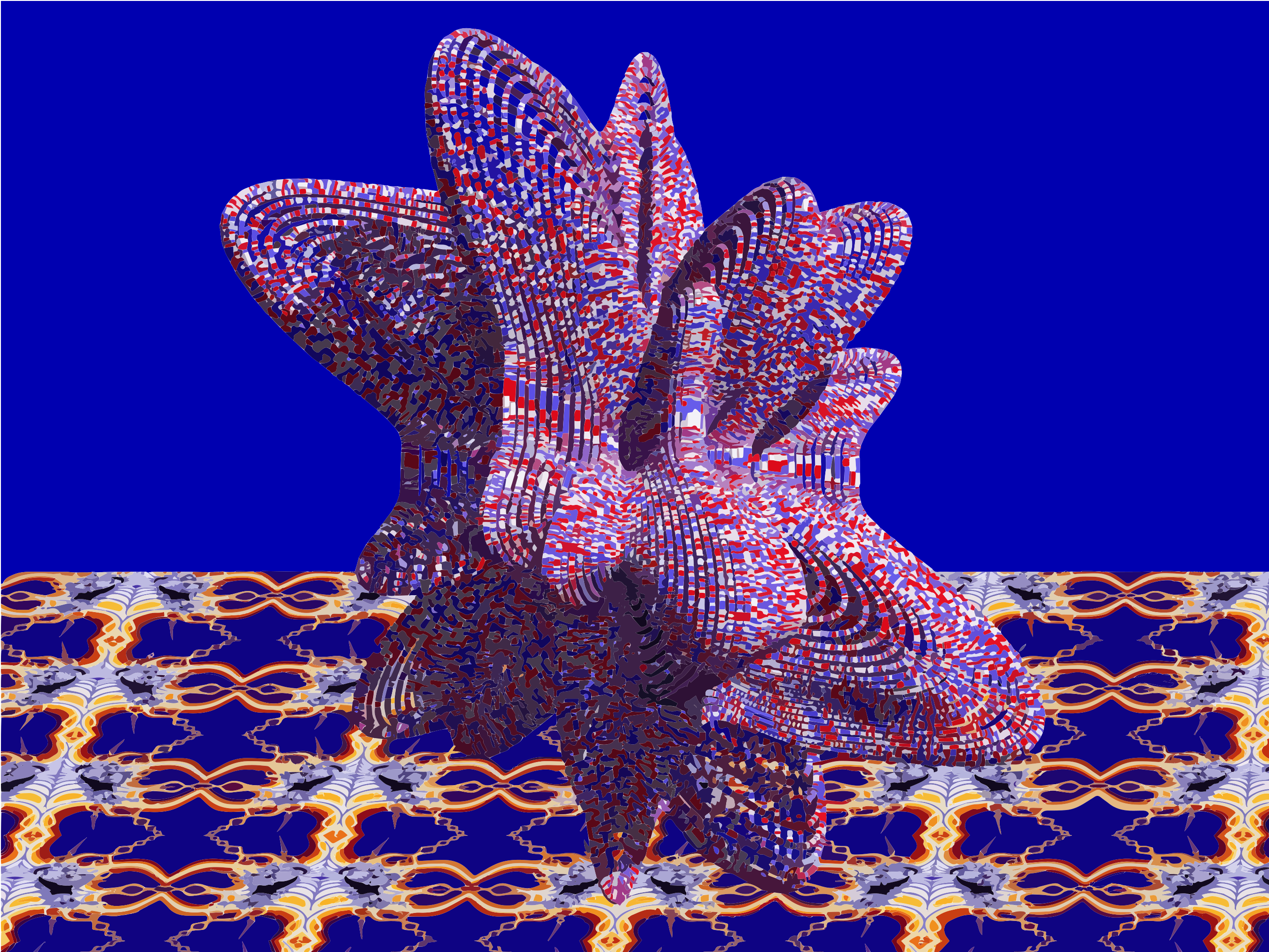 Abstrakte fraktale Skulptur auf gemustertem blauem Hintergrund