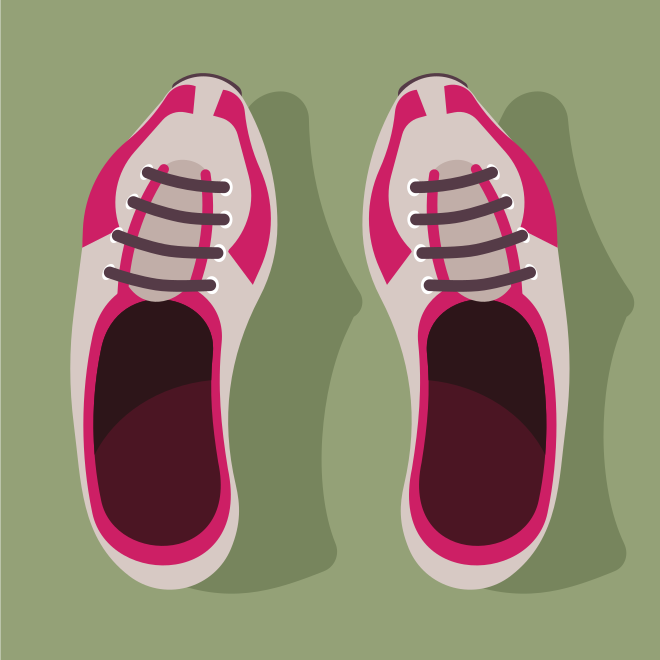 Dos zapatillas deportivas rosas y blancas sobre fondo verde.