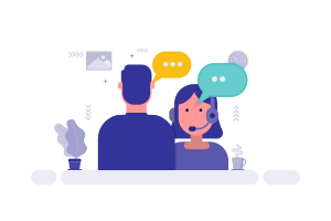Eine Person und ein Kundenservice-Mitarbeiter mit Headsets sprechen im Arbeitsbereich