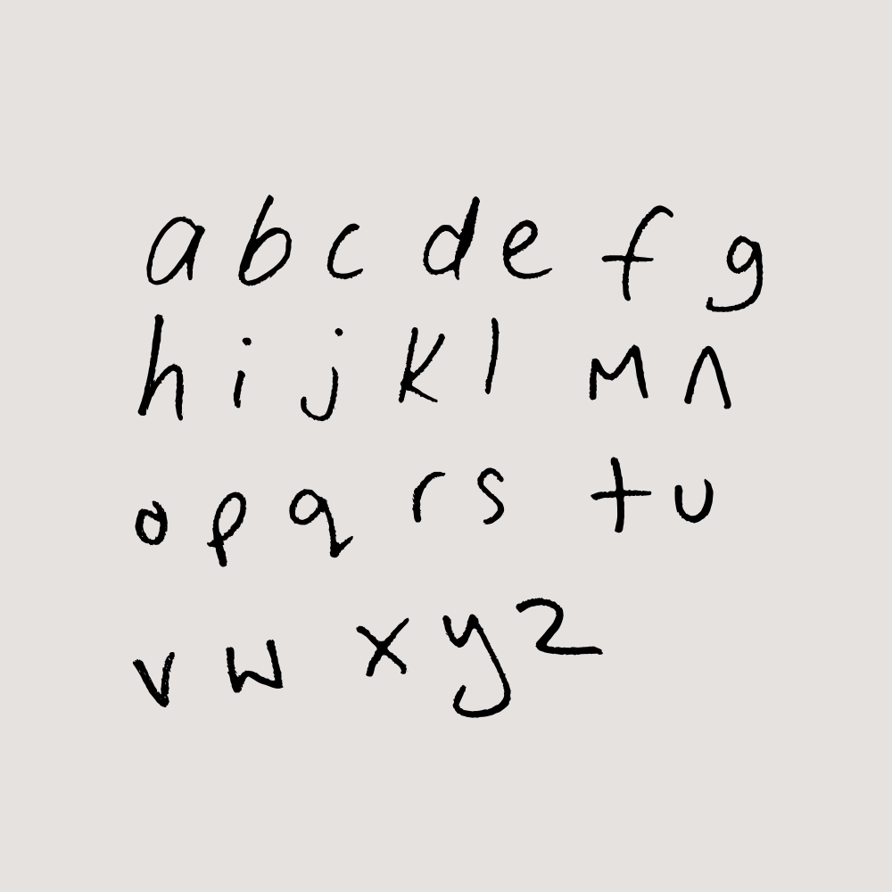 Das kleingedruckte englische Alphabet ist in schwarzen, handgezeichneten Buchstaben auf hellem Hintergrund geschrieben